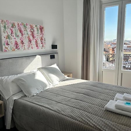 Hostal Besaya Мадрид Екстер'єр фото