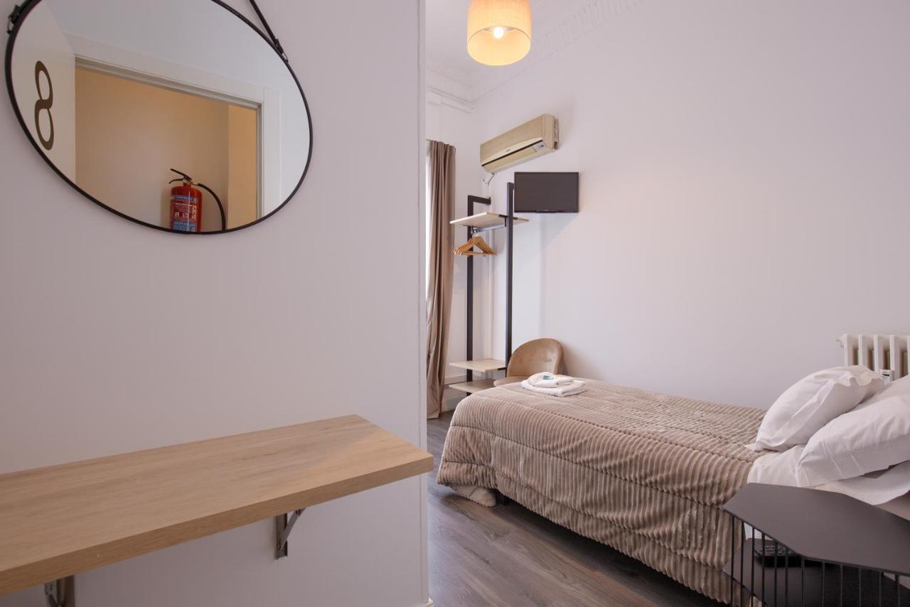 Hostal Besaya Мадрид Екстер'єр фото