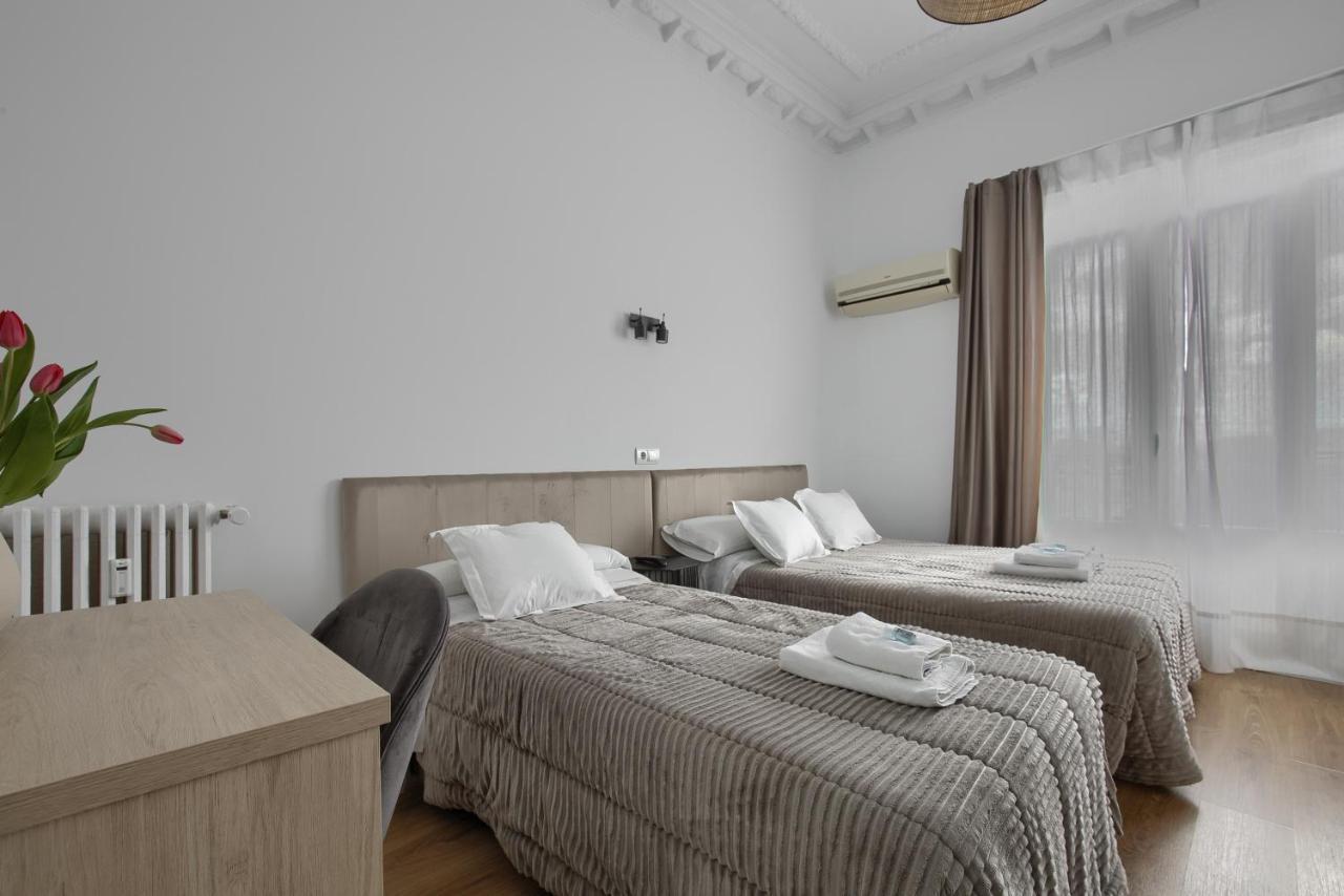 Hostal Besaya Мадрид Екстер'єр фото