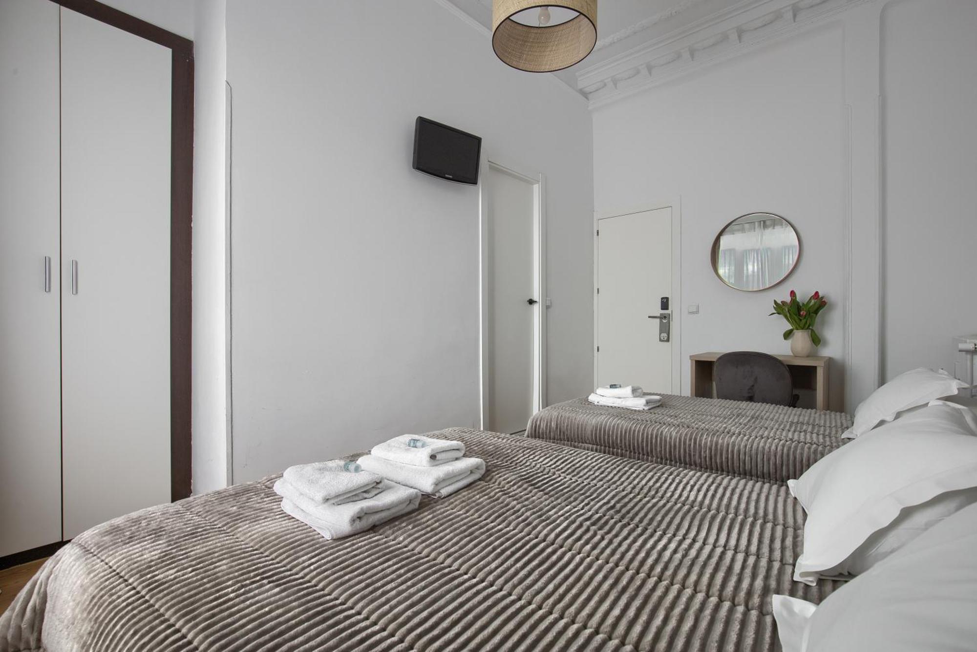Hostal Besaya Мадрид Екстер'єр фото