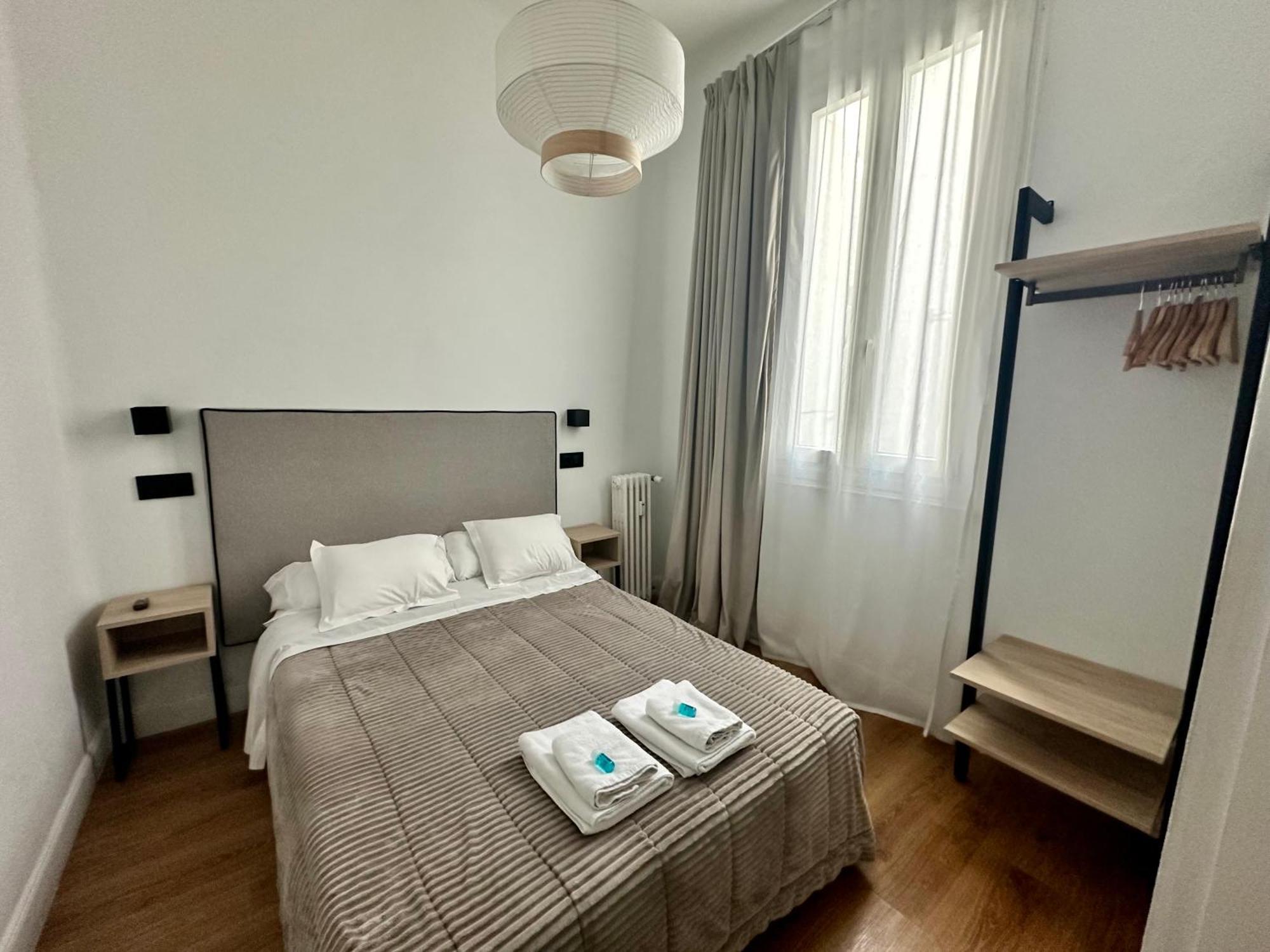 Hostal Besaya Мадрид Екстер'єр фото