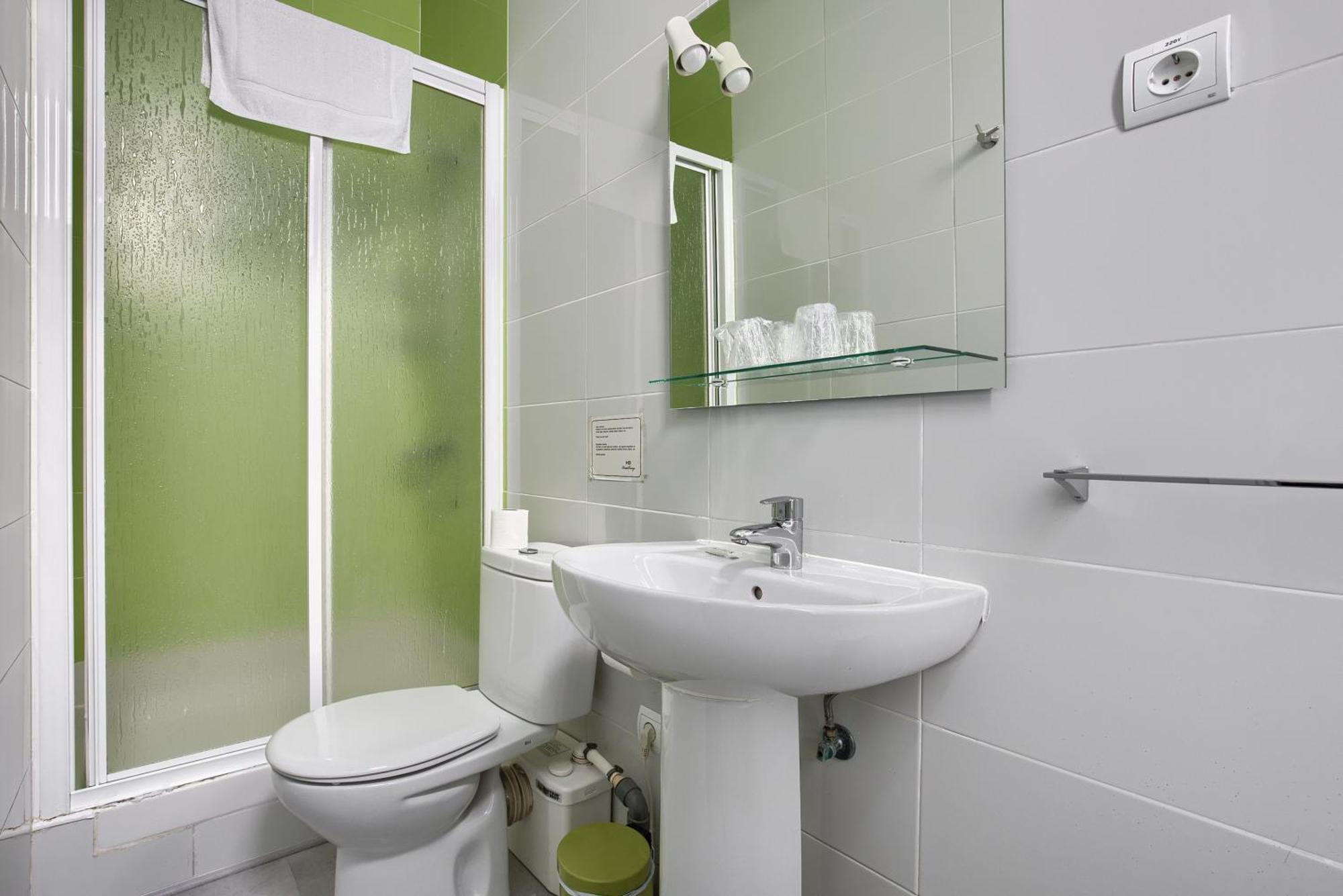Hostal Besaya Мадрид Екстер'єр фото
