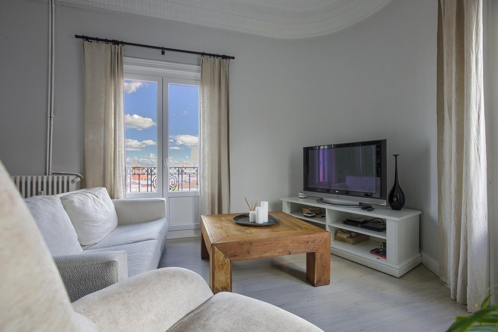 Hostal Besaya Мадрид Екстер'єр фото