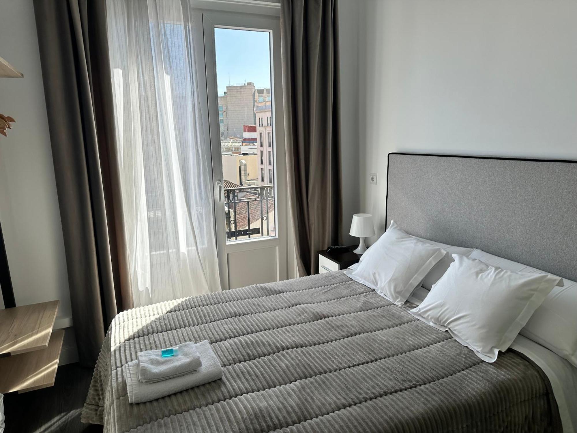 Hostal Besaya Мадрид Екстер'єр фото