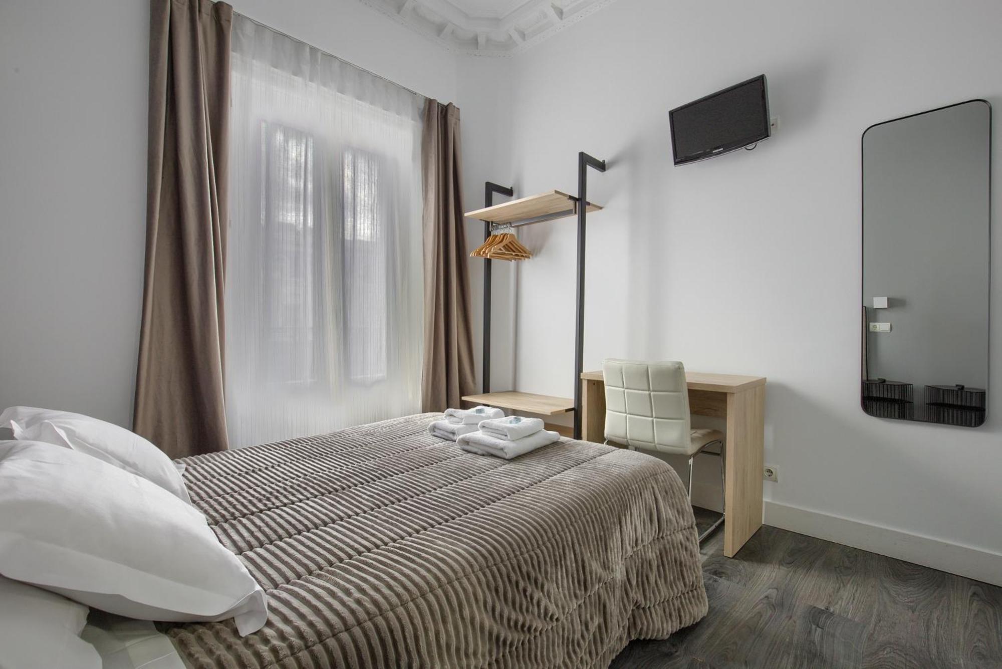Hostal Besaya Мадрид Екстер'єр фото