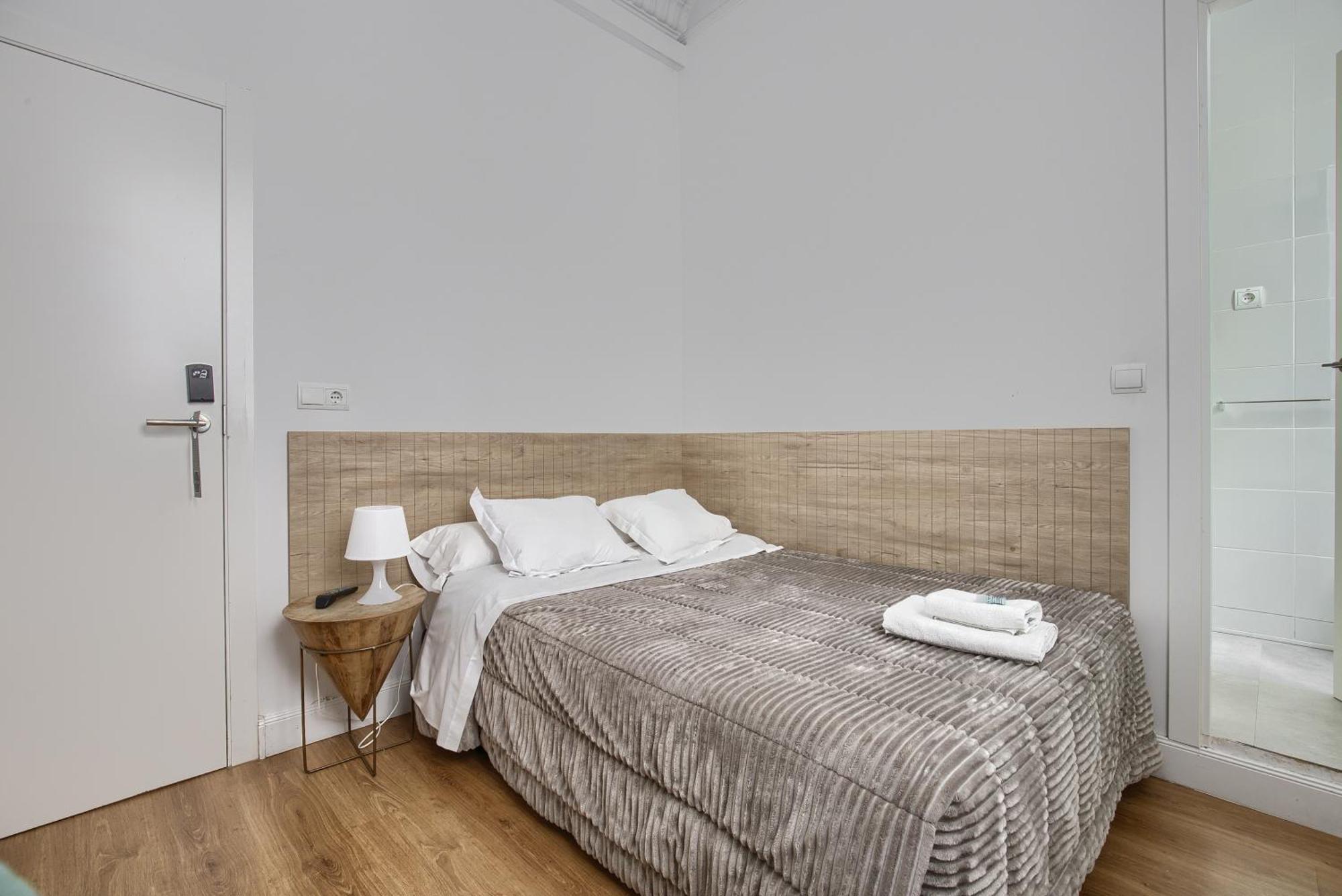 Hostal Besaya Мадрид Екстер'єр фото