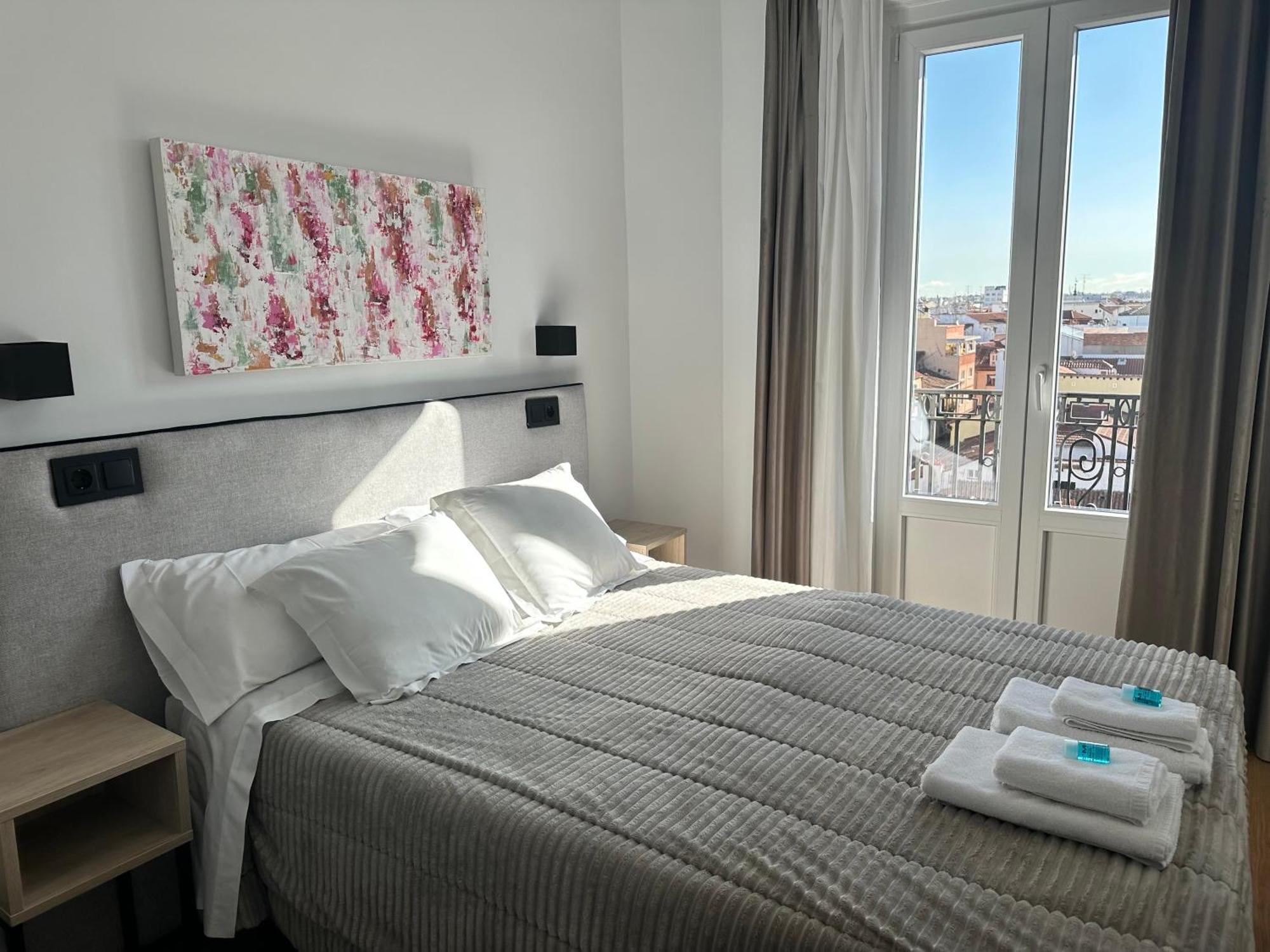 Hostal Besaya Мадрид Екстер'єр фото