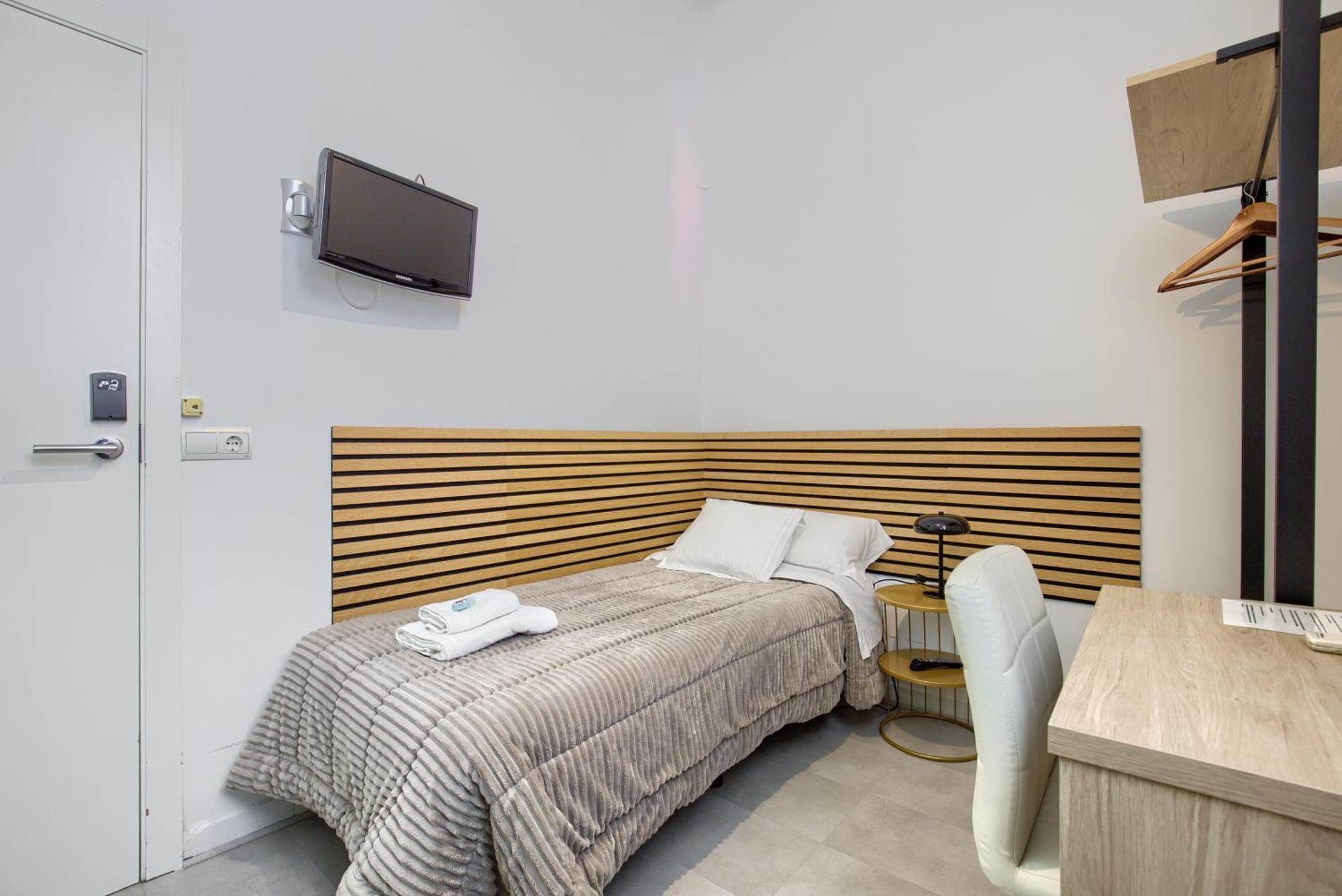 Hostal Besaya Мадрид Екстер'єр фото