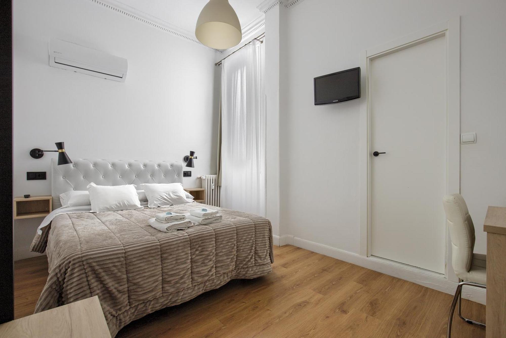 Hostal Besaya Мадрид Екстер'єр фото