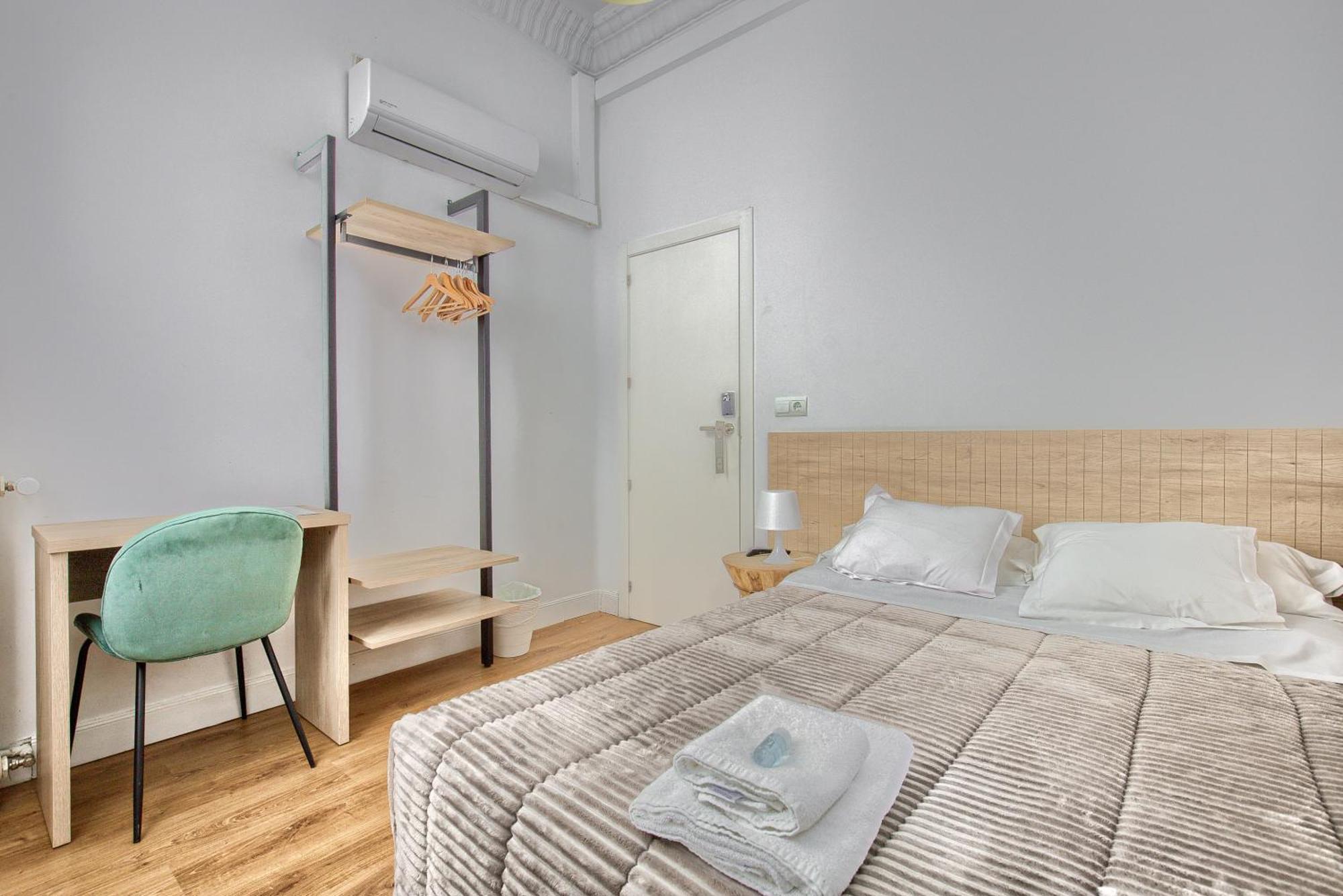 Hostal Besaya Мадрид Екстер'єр фото