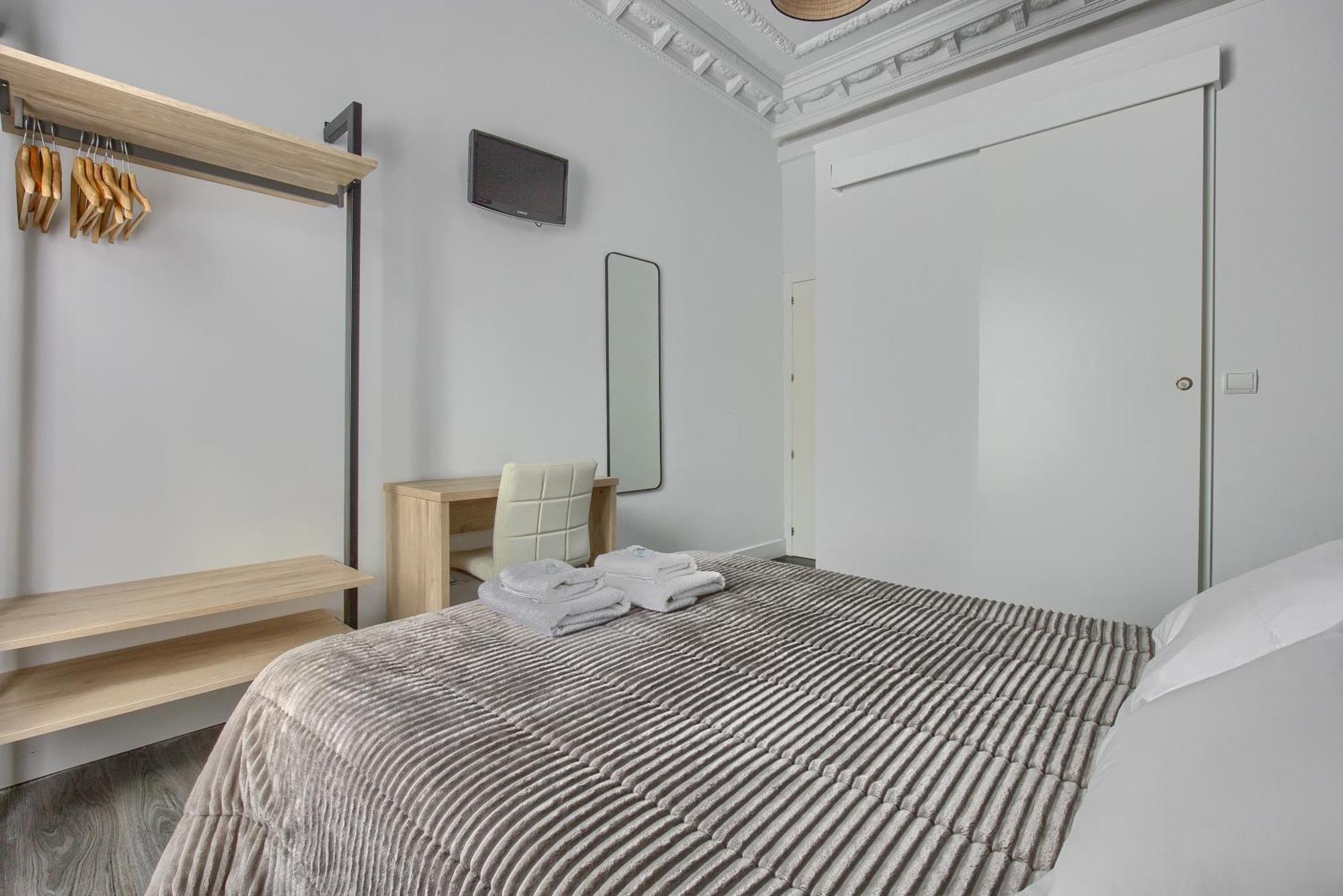 Hostal Besaya Мадрид Екстер'єр фото