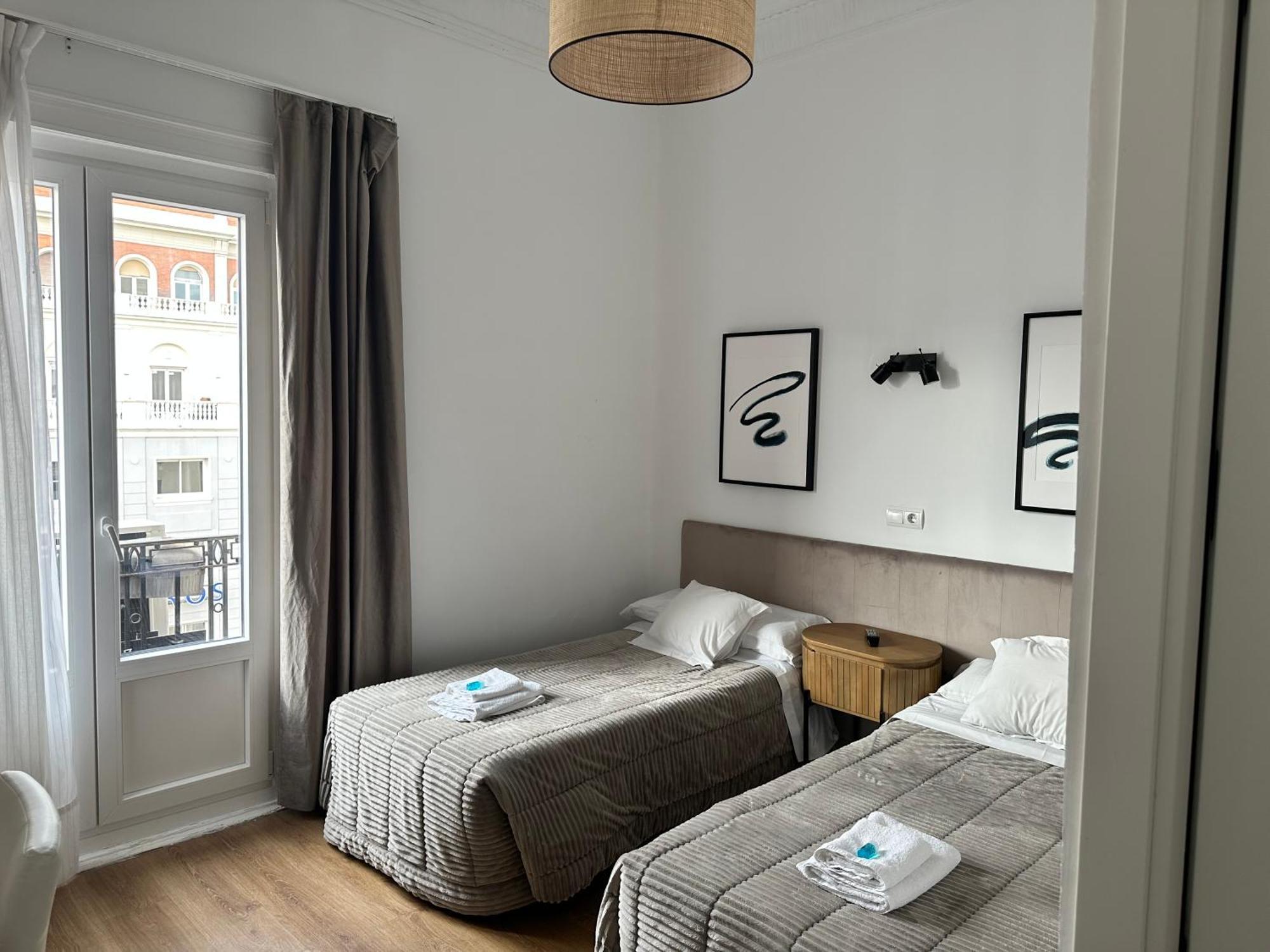 Hostal Besaya Мадрид Екстер'єр фото