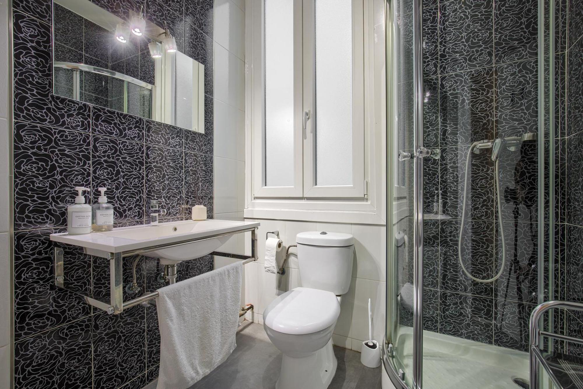 Hostal Besaya Мадрид Екстер'єр фото