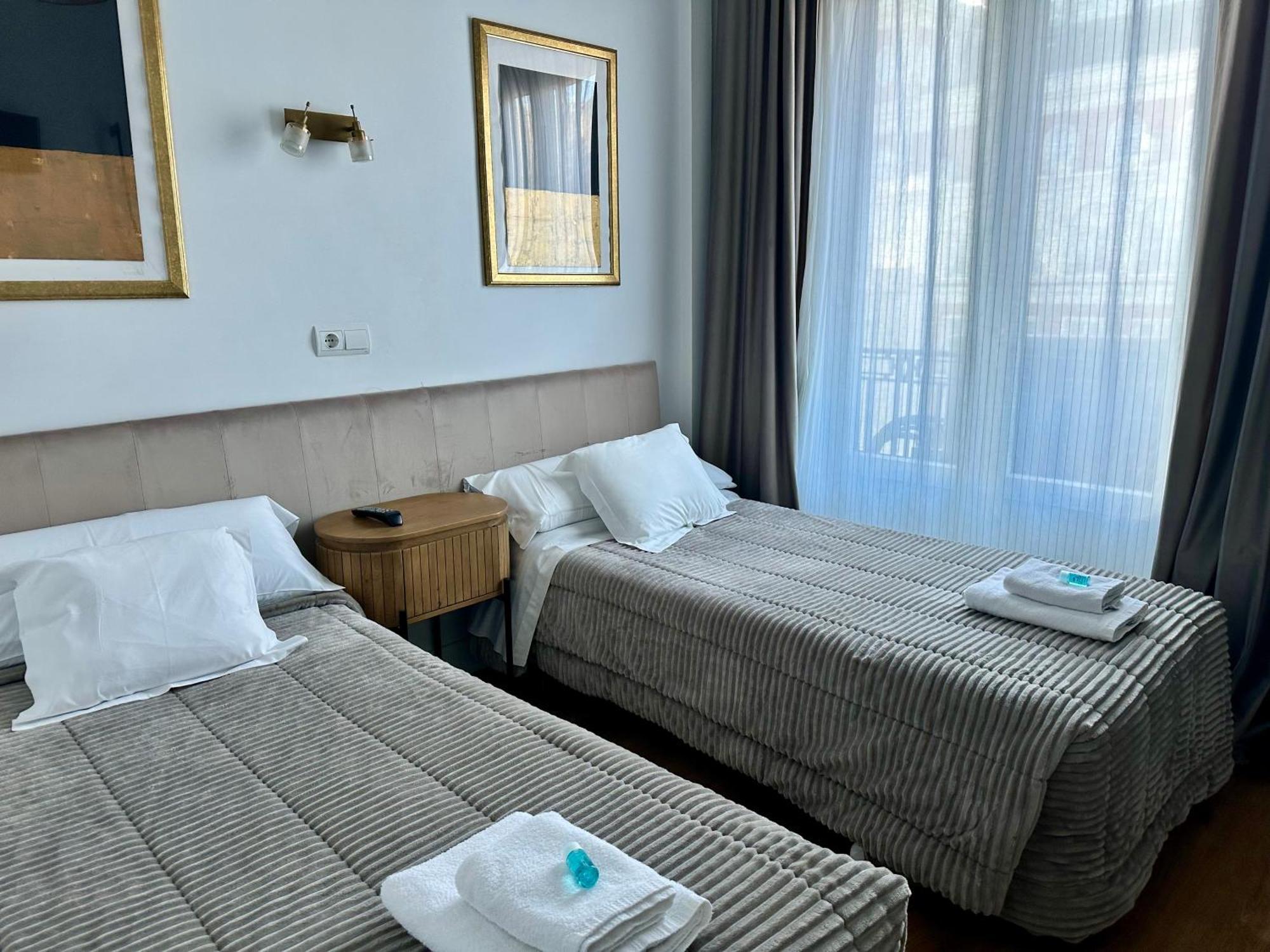 Hostal Besaya Мадрид Екстер'єр фото