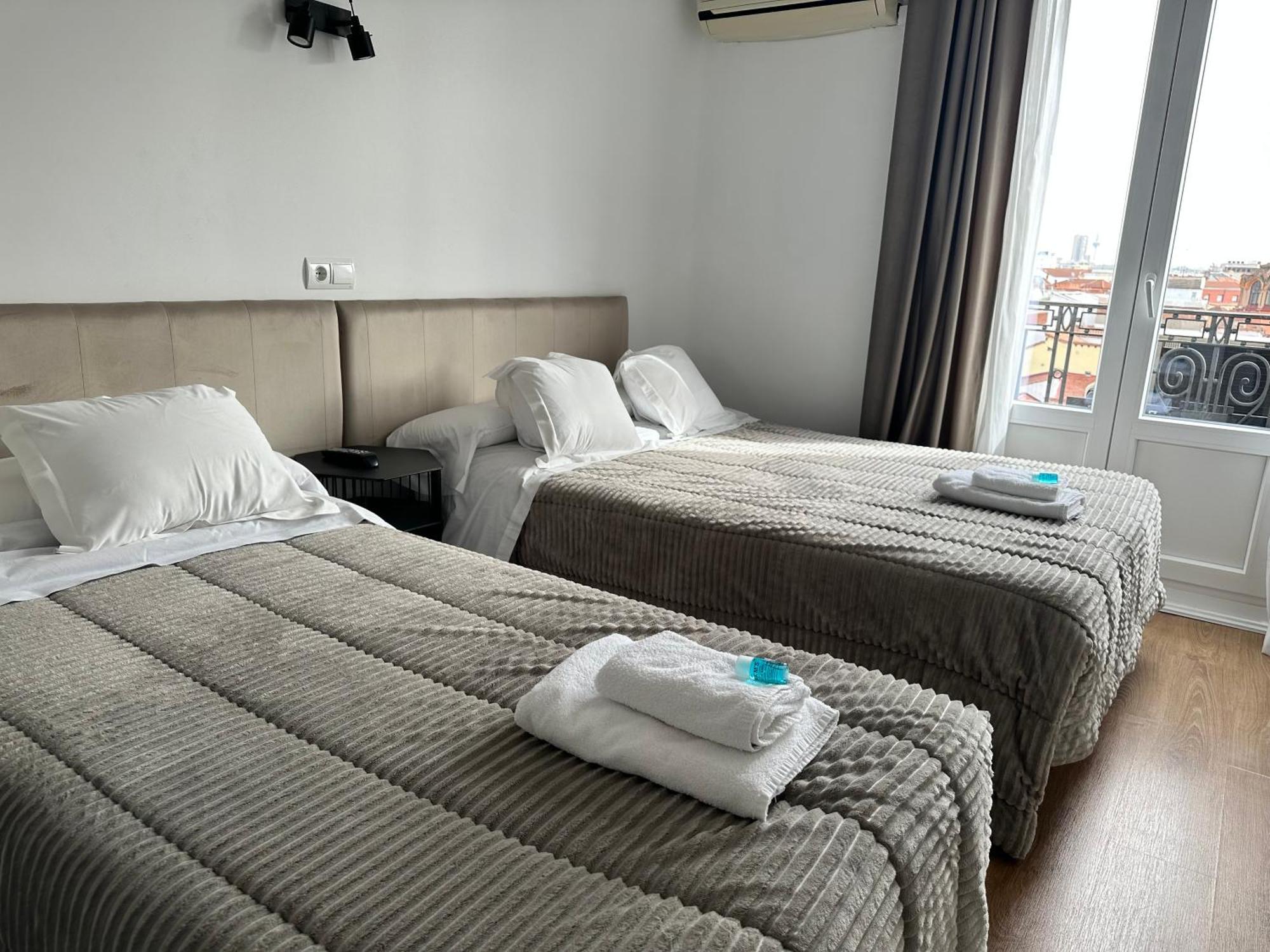 Hostal Besaya Мадрид Екстер'єр фото