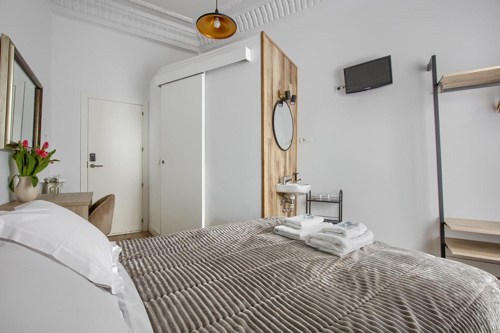 Hostal Besaya Мадрид Екстер'єр фото
