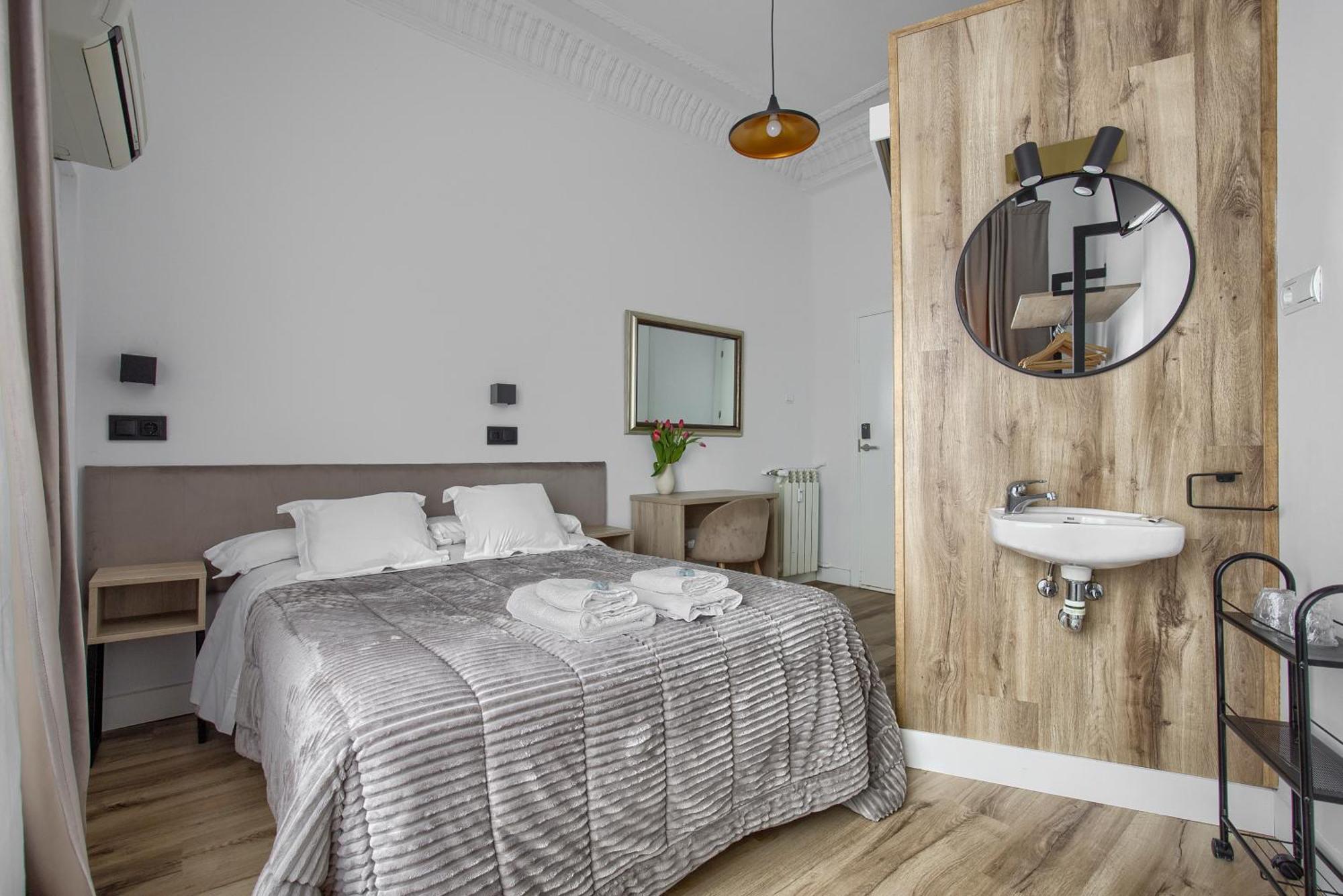 Hostal Besaya Мадрид Екстер'єр фото