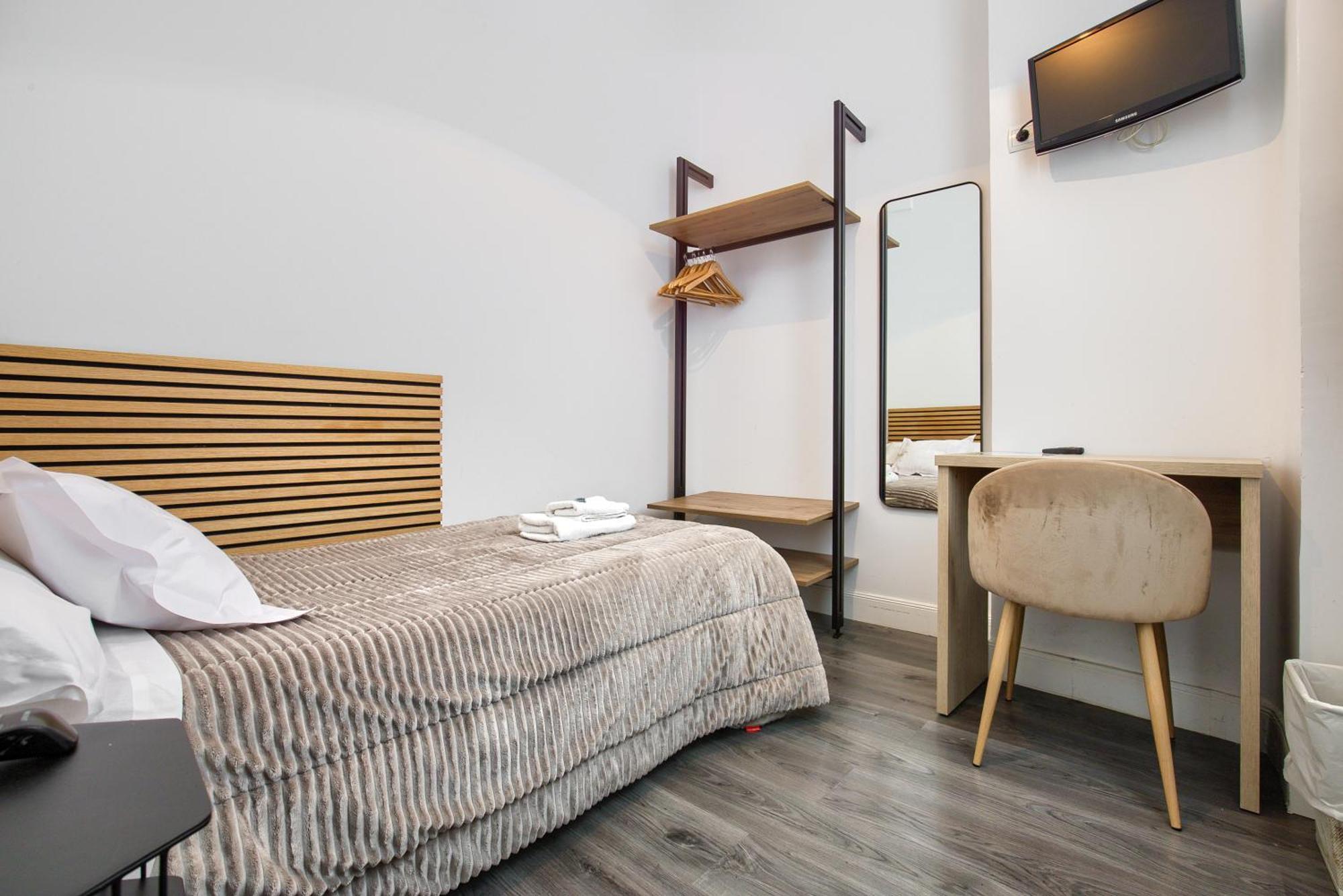 Hostal Besaya Мадрид Екстер'єр фото