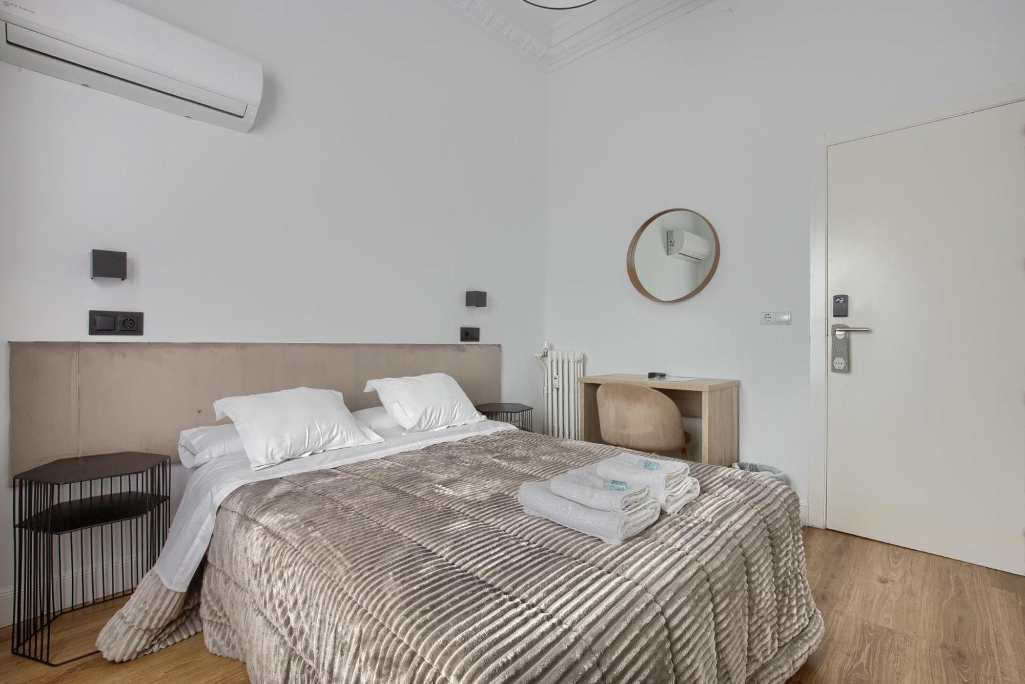Hostal Besaya Мадрид Екстер'єр фото