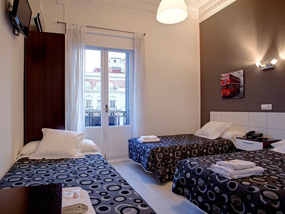 Hostal Besaya Мадрид Екстер'єр фото